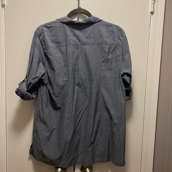 JCrew blue chambray shirt. In perfect condition!! 🤩 - Picture 5 of 5